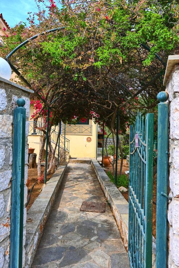Pavlos' Cottage With Beach View Korfos Luaran gambar