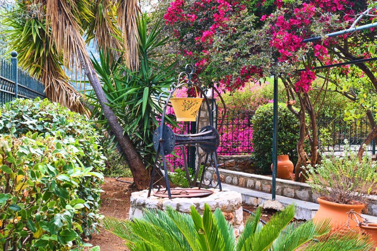 Pavlos' Cottage With Beach View Korfos Luaran gambar